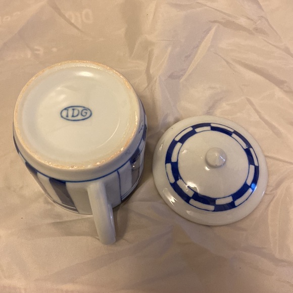 PORCELAIN BLUE & WHITE MUG, LIDS AND SAUCERS - Picture 3 of 7